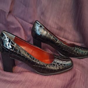 Elegant Black Crocodile Pattern Heels